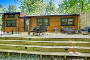 1 Mi to Dale Hollow Lake: Rustic Cabin w/ Deck