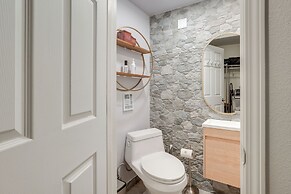 Paddle or Swim in Community Lake: Arnold Retreat!