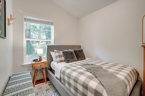 Paddle or Swim in Community Lake: Arnold Retreat!