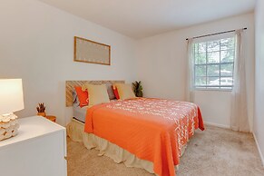 Walk to Lake Munson: Tree-filled Tallahassee Gem!