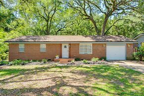 Walk to Lake Munson: Tree-filled Tallahassee Gem!