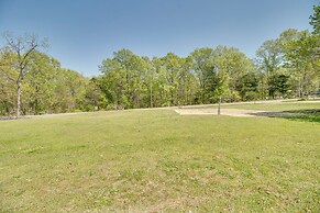 Half-mi to Bull Shoals Lake Access: Angler's Cabin