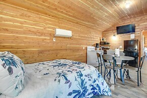 Half-mi to Bull Shoals Lake Access: Angler's Cabin