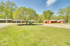 Half-mi to Bull Shoals Lake Access: Angler's Cabin
