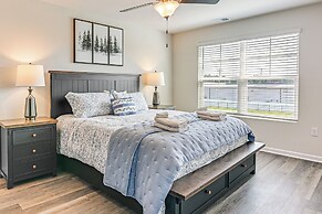 3 Mi to Shore: Family Townhome in Surfside Beach