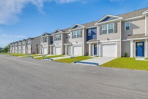 3 Mi to Shore: Family Townhome in Surfside Beach