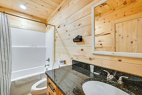 Near Mammoth Cave: Family-friendly Cabin w/ Patio!