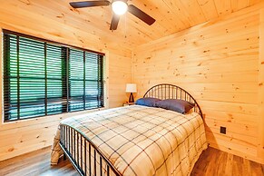 Near Mammoth Cave: Family-friendly Cabin w/ Patio!
