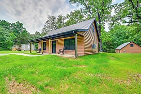 Near Mammoth Cave: Family-friendly Cabin w/ Patio!