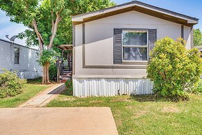13 Mi to Okc: Edmond Home w/ Pool Access!