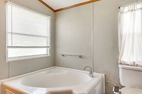 13 Mi to Okc: Edmond Home w/ Pool Access!