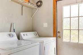 13 Mi to Okc: Edmond Home w/ Pool Access!