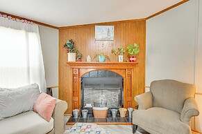 13 Mi to Okc: Edmond Home w/ Pool Access!