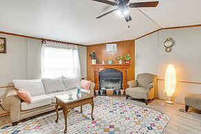 13 Mi to Okc: Edmond Home w/ Pool Access!