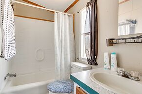 13 Mi to Okc: Edmond Home w/ Pool Access!