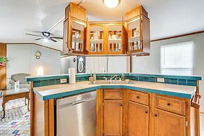 13 Mi to Okc: Edmond Home w/ Pool Access!