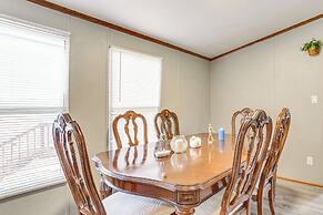 13 Mi to Okc: Edmond Home w/ Pool Access!