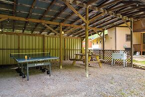 2 Mi to Dtwn: Spacious Gatlinburg Home w/ Hot Tub!