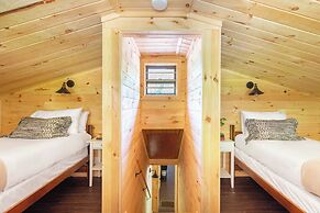 2 Mi to Dtwn: Spacious Gatlinburg Home w/ Hot Tub!