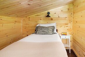 2 Mi to Dtwn: Spacious Gatlinburg Home w/ Hot Tub!