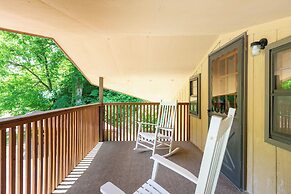 2 Mi to Dtwn: Spacious Gatlinburg Home w/ Hot Tub!