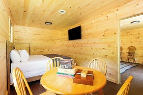 2 Mi to Dtwn: Spacious Gatlinburg Home w/ Hot Tub!