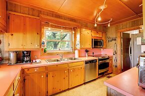 Spacious Riverfront Cottage w/ Dock in Green Pond!