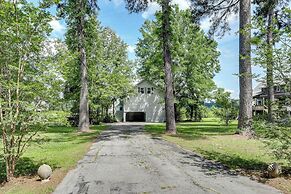 Spacious Riverfront Cottage w/ Dock in Green Pond!