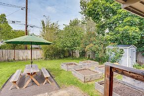 1 Mi to UO Campus - Family Home w/ Pool Table!