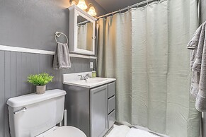 1 Mi to UO Campus - Family Home w/ Pool Table!