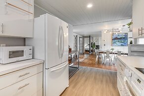 1 Mi to UO Campus - Family Home w/ Pool Table!