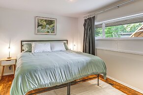 1 Mi to UO Campus - Family Home w/ Pool Table!