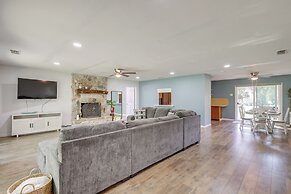 1 Mi to Lake Whitney: Morgan Home w/ Deck!