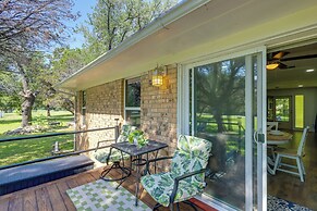 1 Mi to Lake Whitney: Morgan Home w/ Deck!