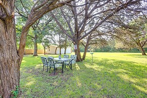 1 Mi to Lake Whitney: Morgan Home w/ Deck!