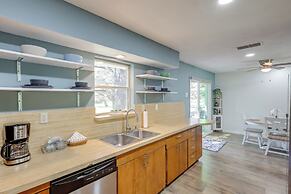 1 Mi to Lake Whitney: Morgan Home w/ Deck!