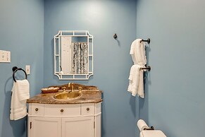 1 Mi to Lake Whitney: Morgan Home w/ Deck!