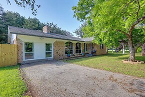 1 Mi to Lake Whitney: Morgan Home w/ Deck!