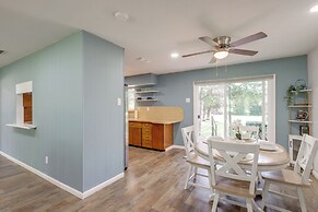 1 Mi to Lake Whitney: Morgan Home w/ Deck!