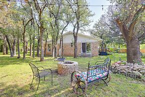 1 Mi to Lake Whitney: Morgan Home w/ Deck!