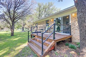 1 Mi to Lake Whitney: Morgan Home w/ Deck!