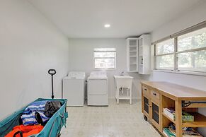 1 Mi to Lake Whitney: Morgan Home w/ Deck!