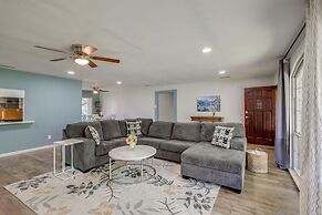 1 Mi to Lake Whitney: Morgan Home w/ Deck!