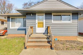 8 Mi to Dtwn Cleveland: Quiet Home w/ Fenced Yard