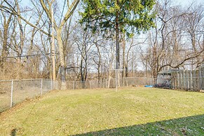 8 Mi to Dtwn Cleveland: Quiet Home w/ Fenced Yard