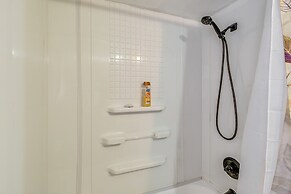 8 Mi to Dtwn Cleveland: Quiet Home w/ Fenced Yard