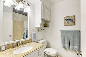 Walk to Beach: Ocean-view Home w/ Deck in Freeport