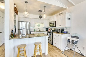 Walk to Beach: Ocean-view Home w/ Deck in Freeport