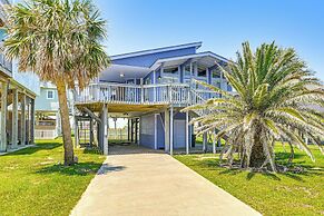 Walk to Beach: Ocean-view Home w/ Deck in Freeport