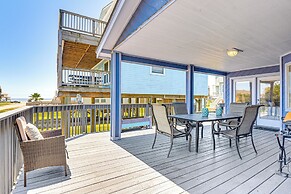 Walk to Beach: Ocean-view Home w/ Deck in Freeport